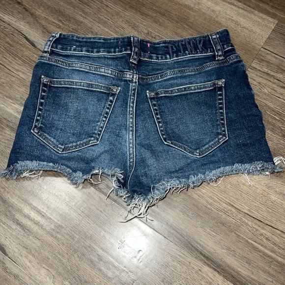 4 pairs of vs pink shorts - Picture 8 of 10